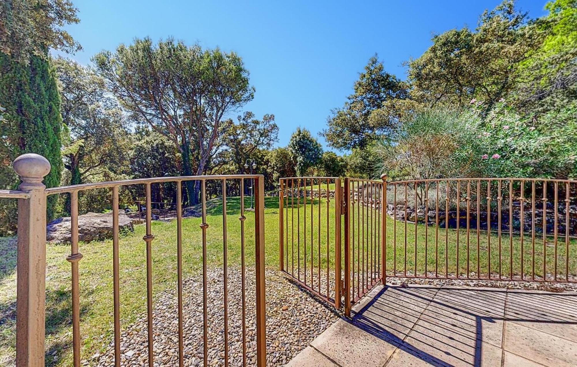 Awesome Home In Bollene With Wifi Exterior photo